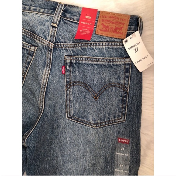 Levi’s Wedgie Fit - Picture 3 of 6